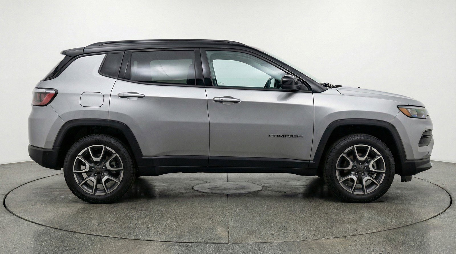 Used 2025 Jeep Compass Trailhawk AWD/4WD image 11
