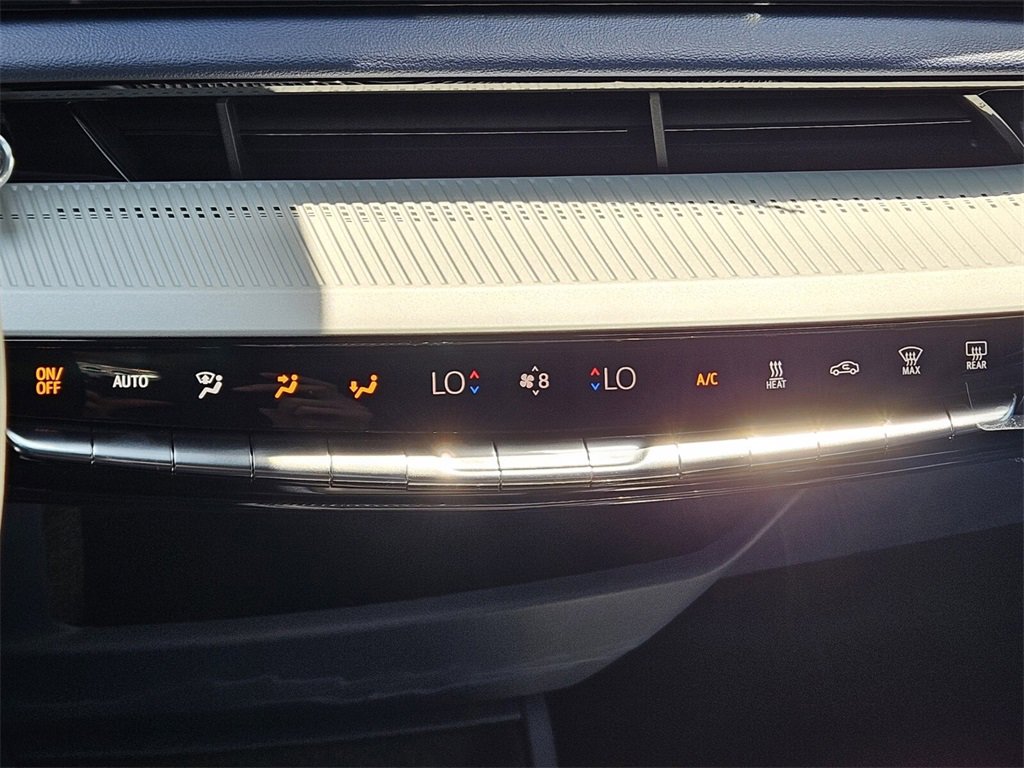 New 2025 Cadillac Optiq Luxury 2 image 20