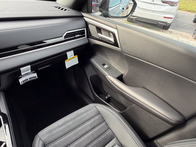 New 2026 Mitsubishi Outlander LE FWD image 20