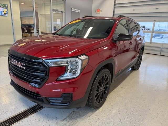 Used 2023 GMC Terrain SLE w/ Driver Convenience Package image 6