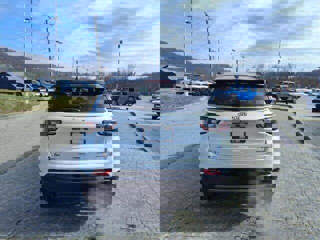 Used 2024 Jeep Compass Limited w/ Elite Group image 4