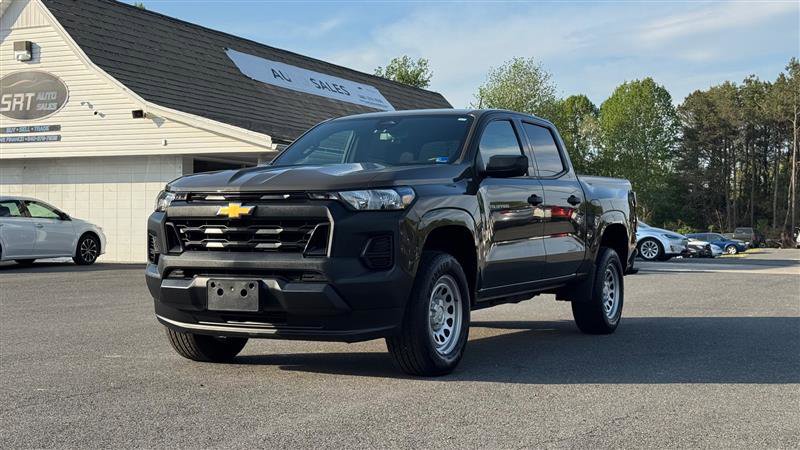 Used 2023 Chevrolet Colorado W/T RWD image 2