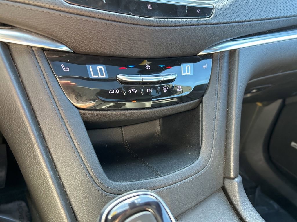 Used 2021 Cadillac XT6 Luxury image 35