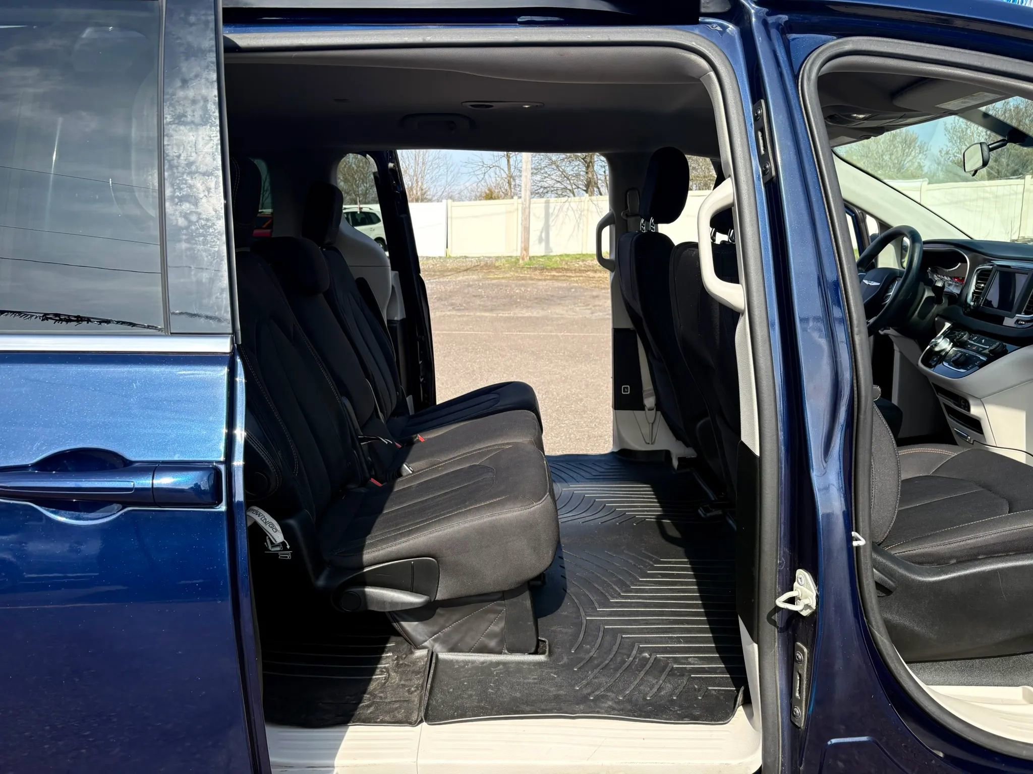 Used 2018 Chrysler Pacifica LX image 25