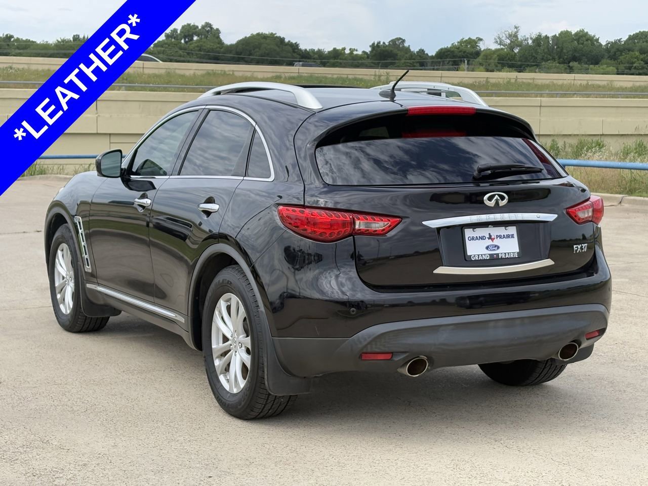 Used 2013 INFINITI FX37 AWD w/ Premium Pkg image 6