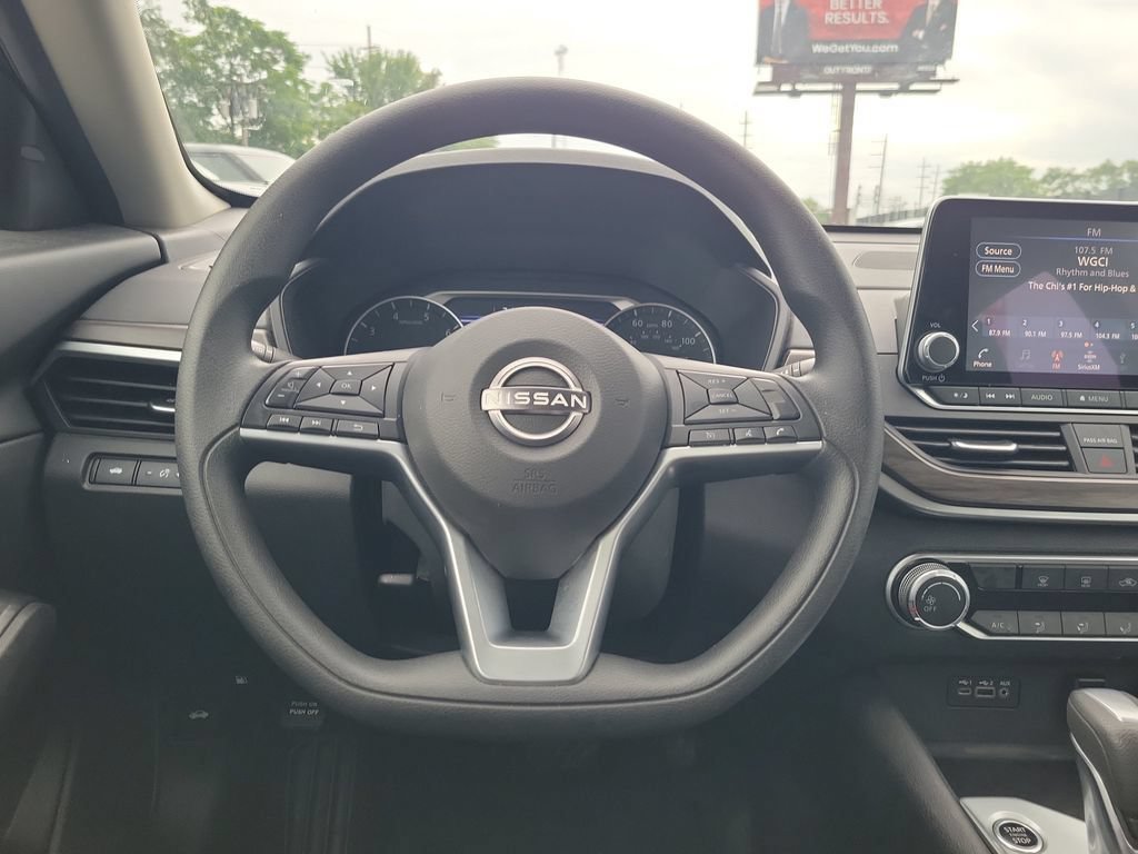 Used 2025 Nissan Altima 2.5 SV FWD image 14