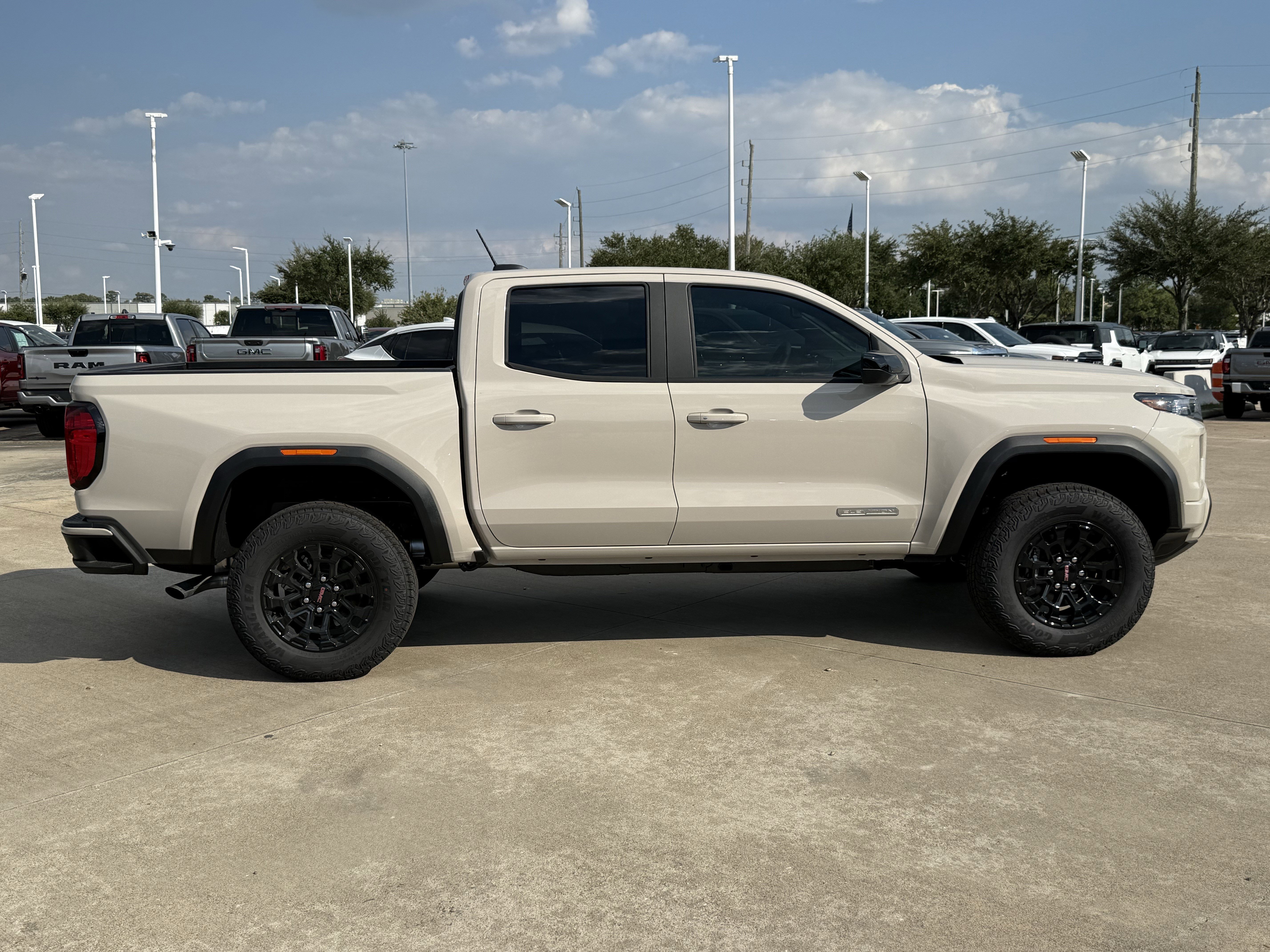 New 2026 GMC Canyon Elevation w/ Convenience Package image 3