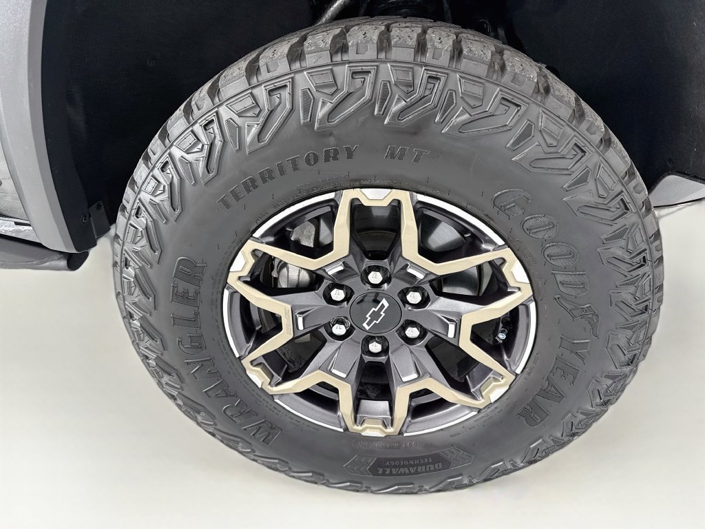 Used 2024 Chevrolet Colorado ZR2 w/ ZR2 Convenience Package III AWD/4WD image 31