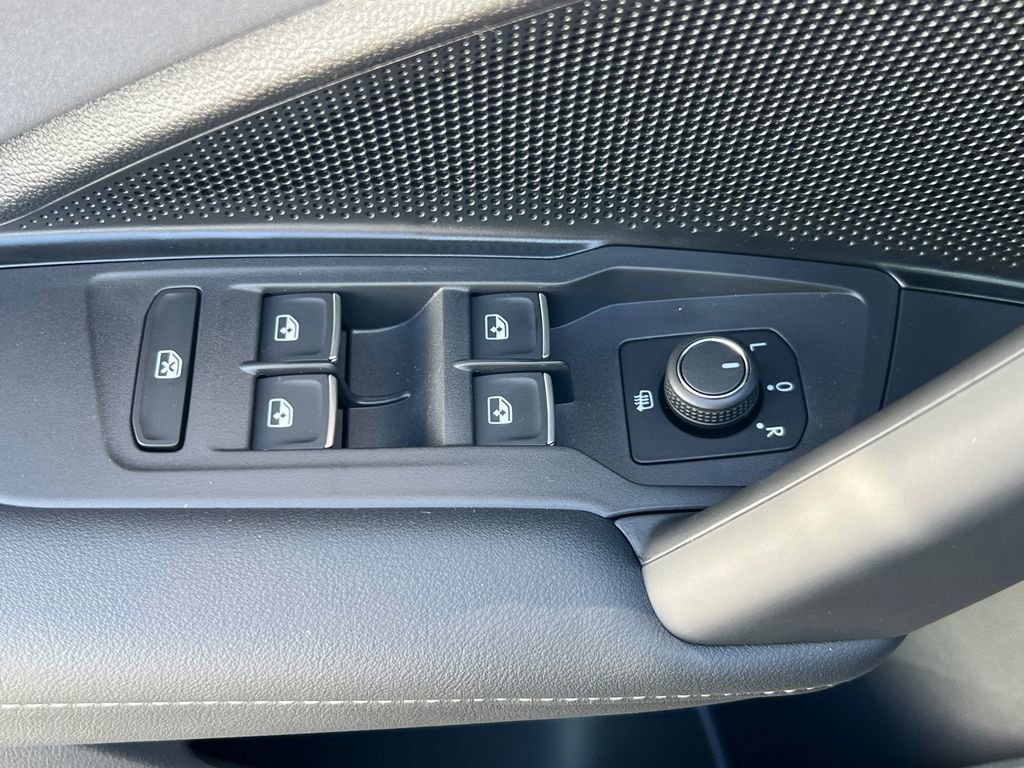 New 2026 Volkswagen Tiguan SE R-Line image 18