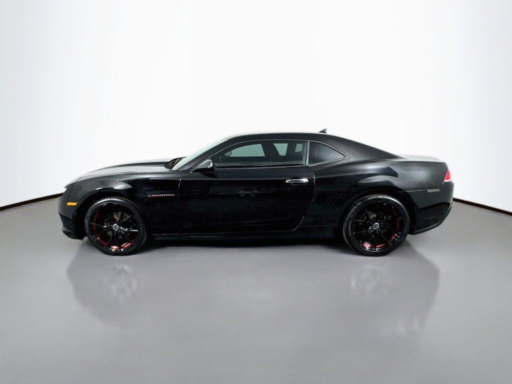 Used 2015 Chevrolet Camaro LT RWD image 2