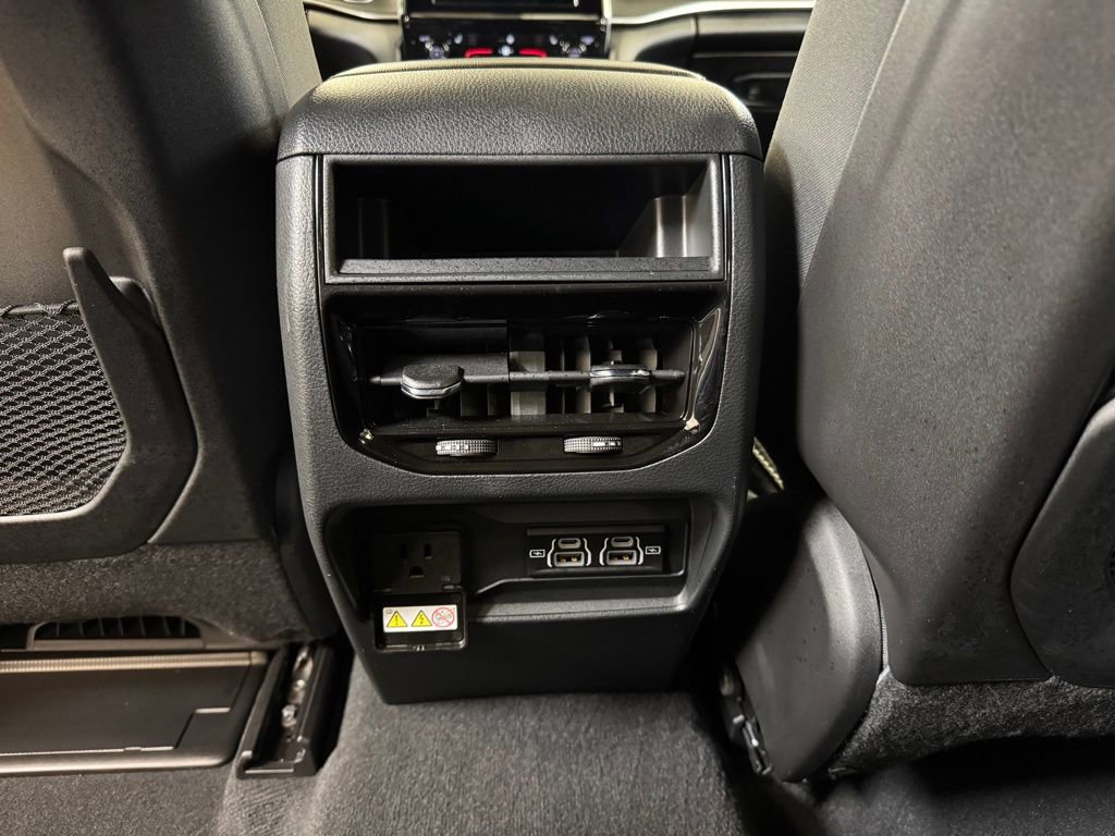 Used 2025 Jeep Grand Cherokee Laredo X w/ Luxury Tech Group I image 16