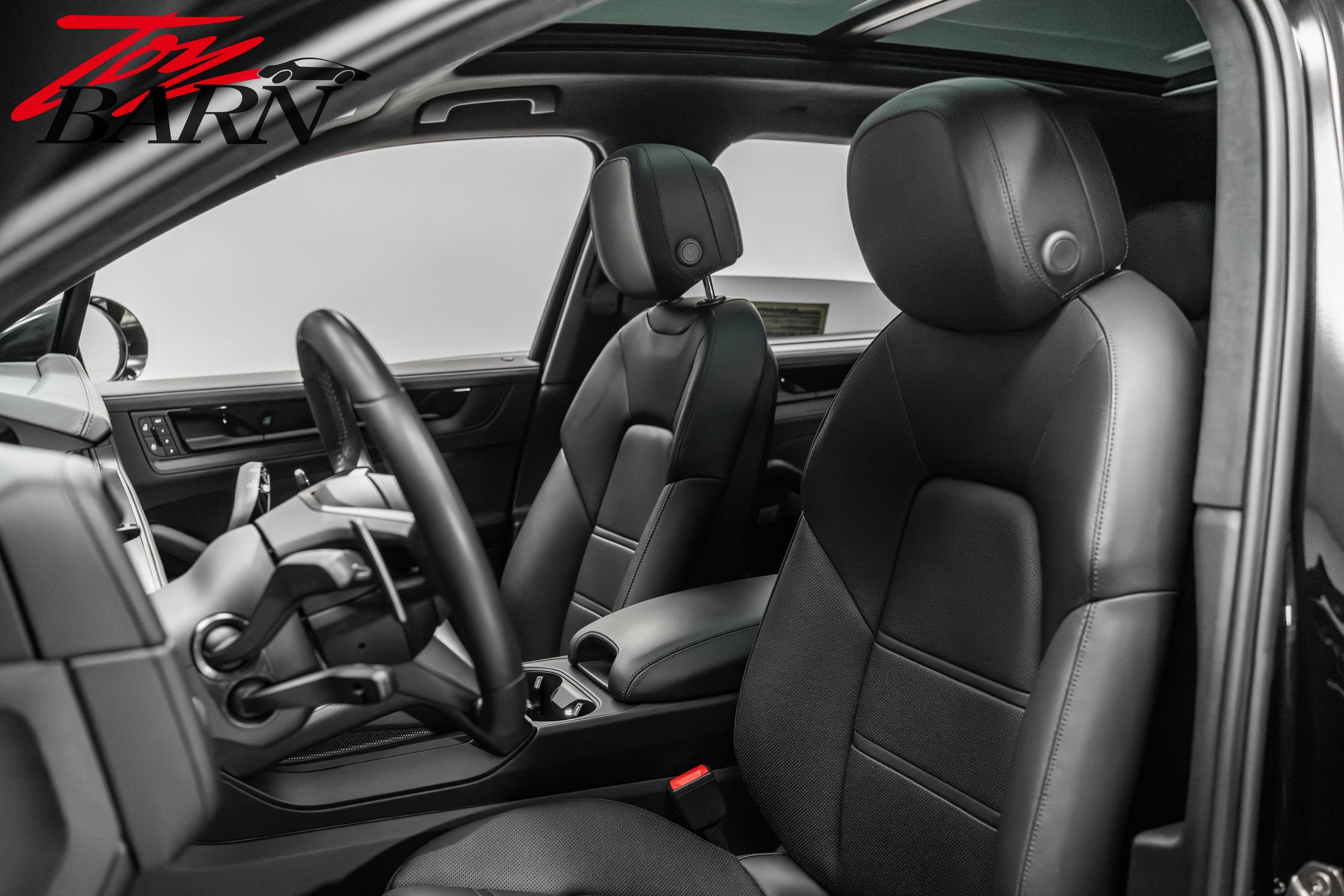 Used 2025 Porsche Cayenne GTS image 24