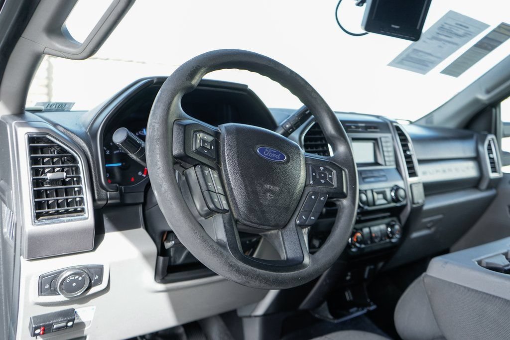 Used 2017 Ford F550 2WD Regular Cab Super Duty image 25