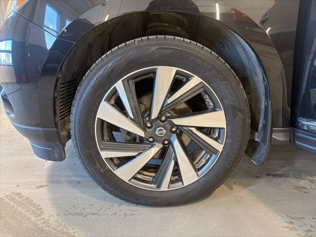 Used 2016 Nissan Pathfinder Platinum w/ Family Entertainment Package image 35