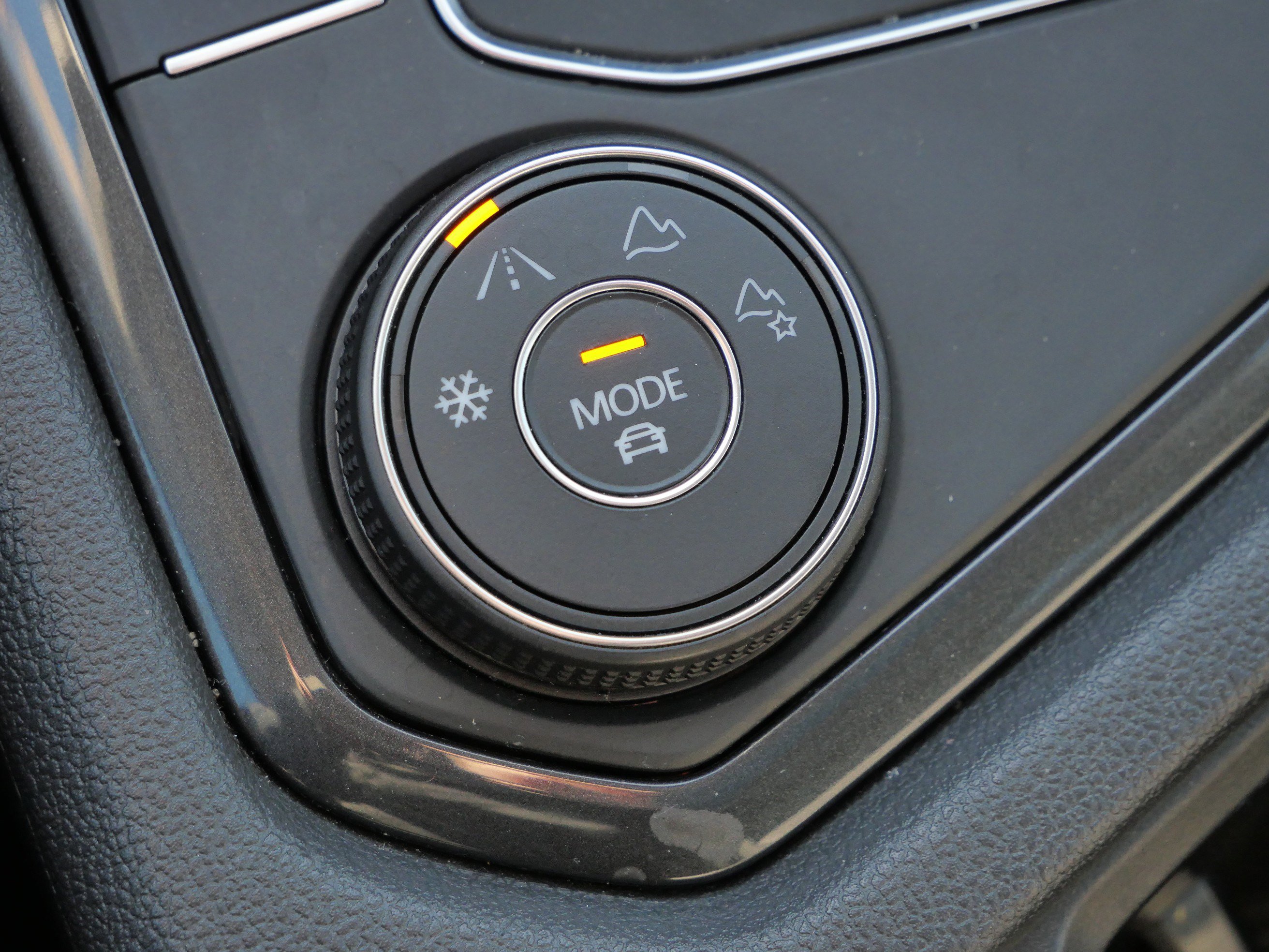 Used 2019 Volkswagen Tiguan SEL image 28