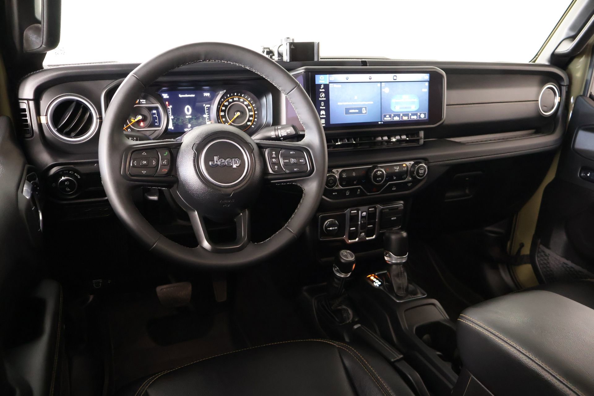 Used 2025 Jeep Gladiator Sport AWD/4WD image 2