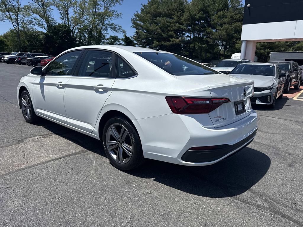 Used 2023 Volkswagen Jetta SE FWD image 3