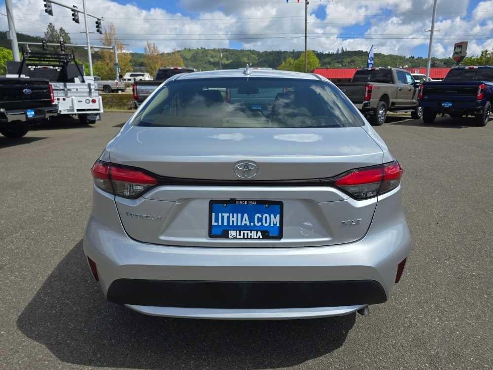 Used 2021 Toyota Corolla XLE w/ Carpet Mat Package (TMS) FWD image 4