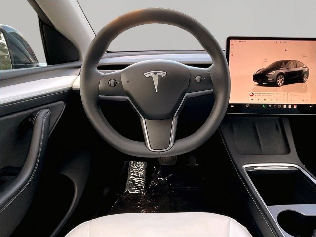Used 2024 Tesla Model Y Long Range RWD image 10