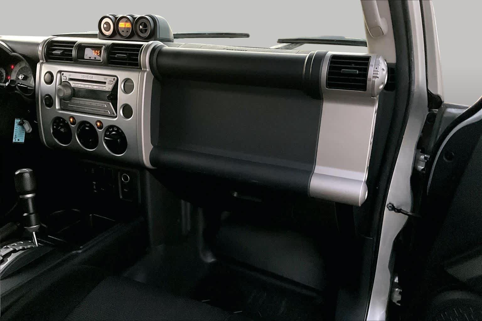 Used 2008 Toyota FJ Cruiser 2WD w/ Upgrade Pkg 1 image 18