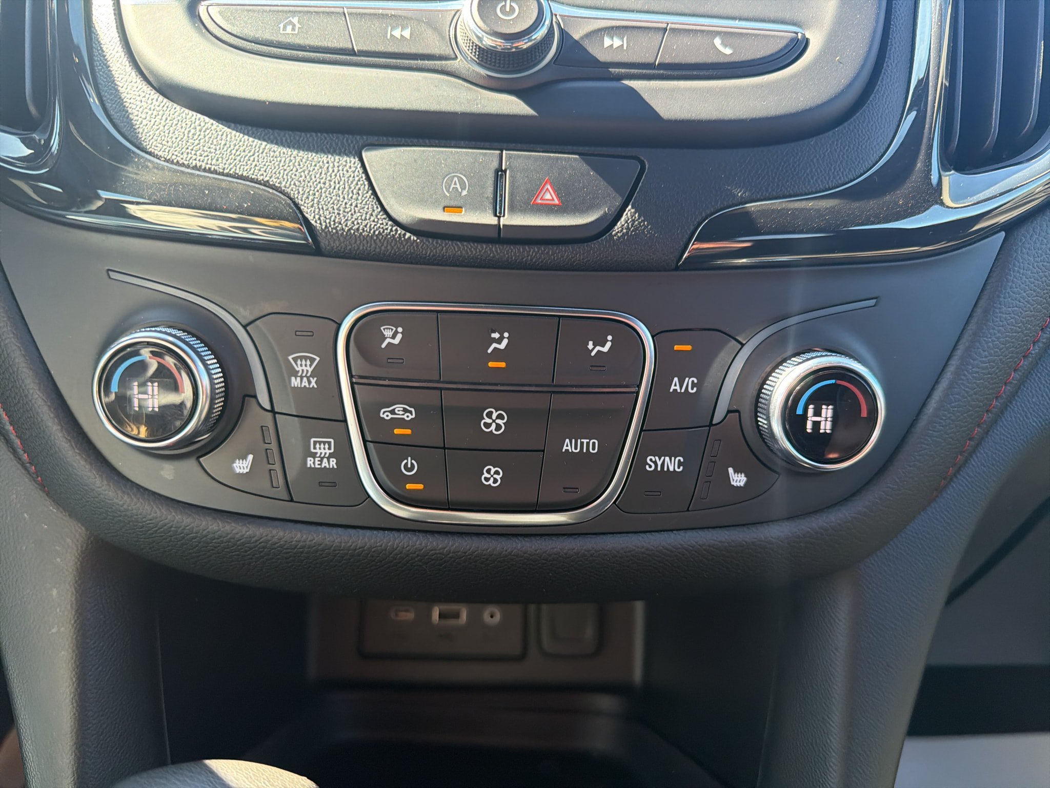 Used 2022 Chevrolet Equinox RS AWD/4WD image 17