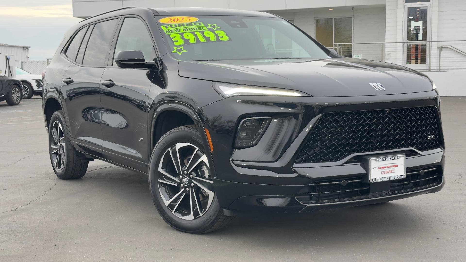 Used 2025 Buick Enclave Sport Touring image 2