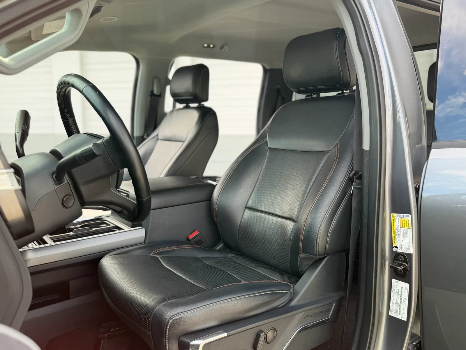 Used 2023 Ford F350 Lariat w/ Lariat Ultimate Package AWD/4WD image 21
