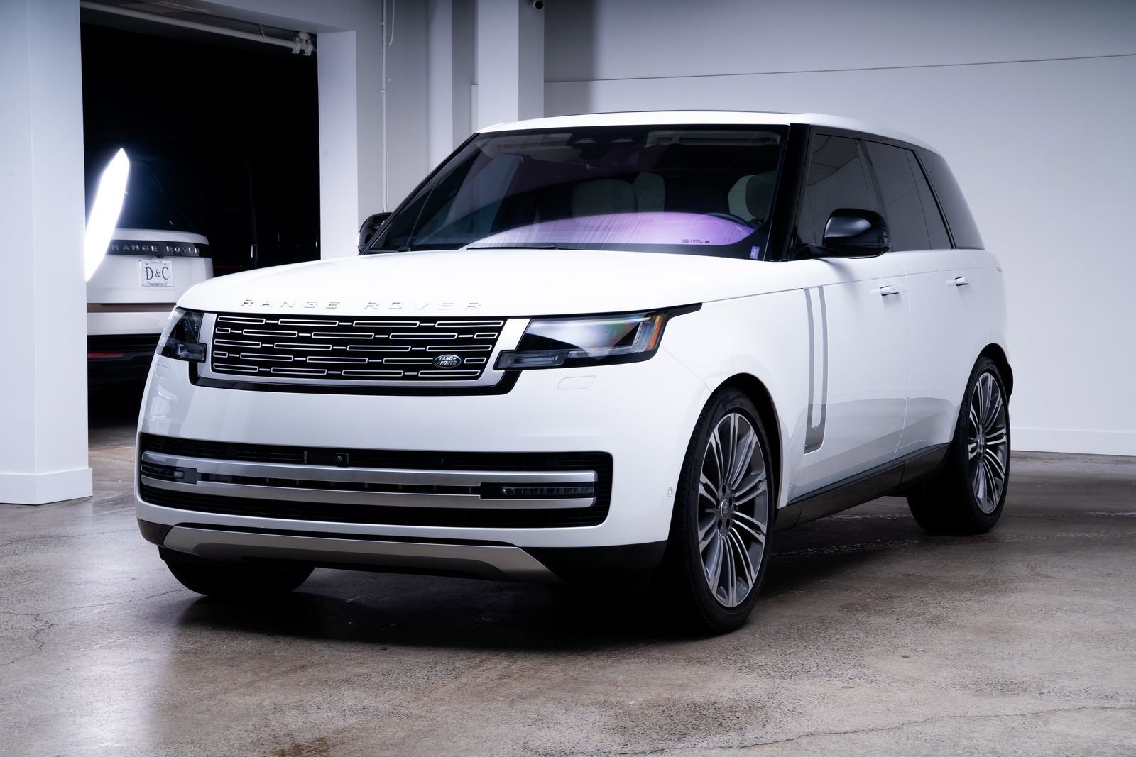 Used 2023 Land Rover Range Rover Autobiography AWD/4WD image 3