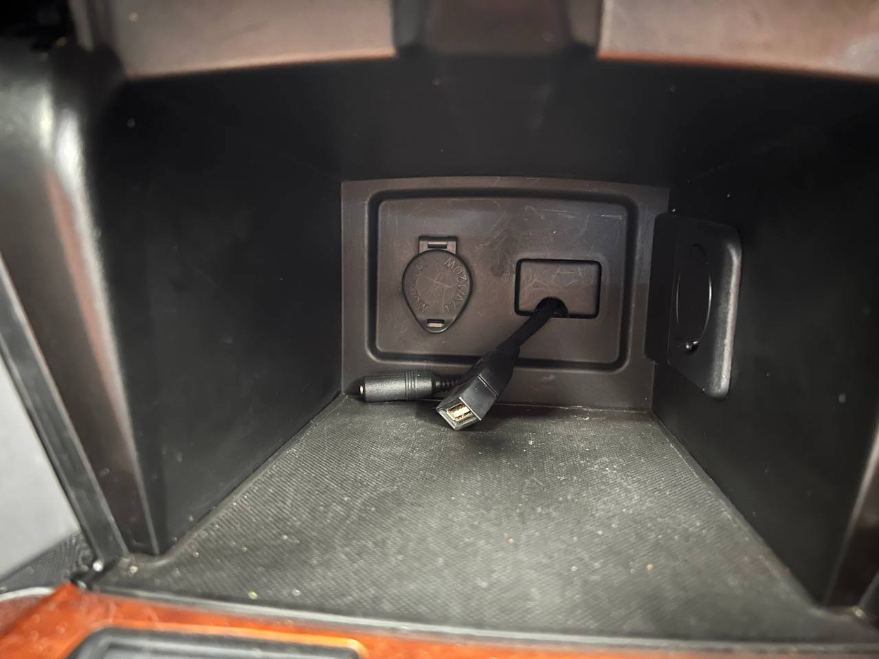 Used 2011 Toyota Camry XLE w/ XLE Extra-Value Pkg #2 image 22