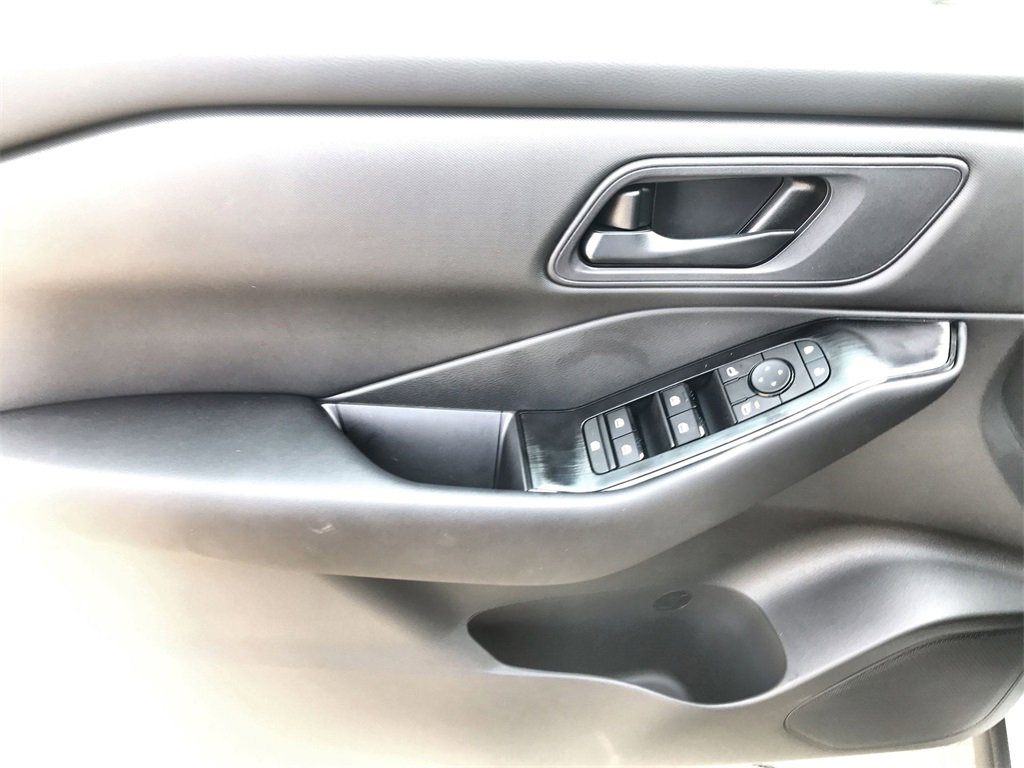 New 2026 Nissan Rogue S image 13