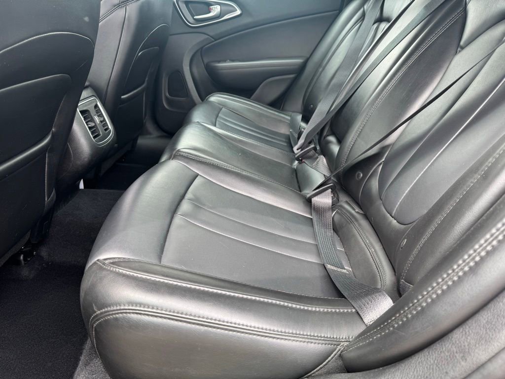 Used 2017 Chrysler 200 Limited Platinum w/ Comfort & Convenience Group FWD image 7