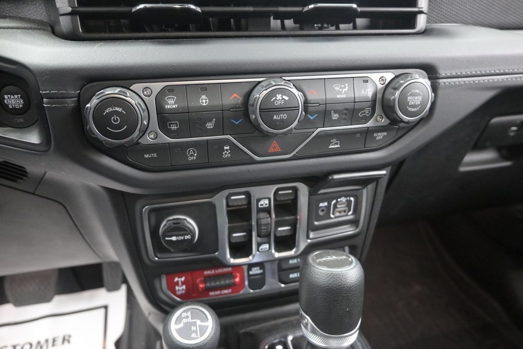 Used 2025 Jeep Gladiator Mojave w/ Convenience Group AWD/4WD image 13