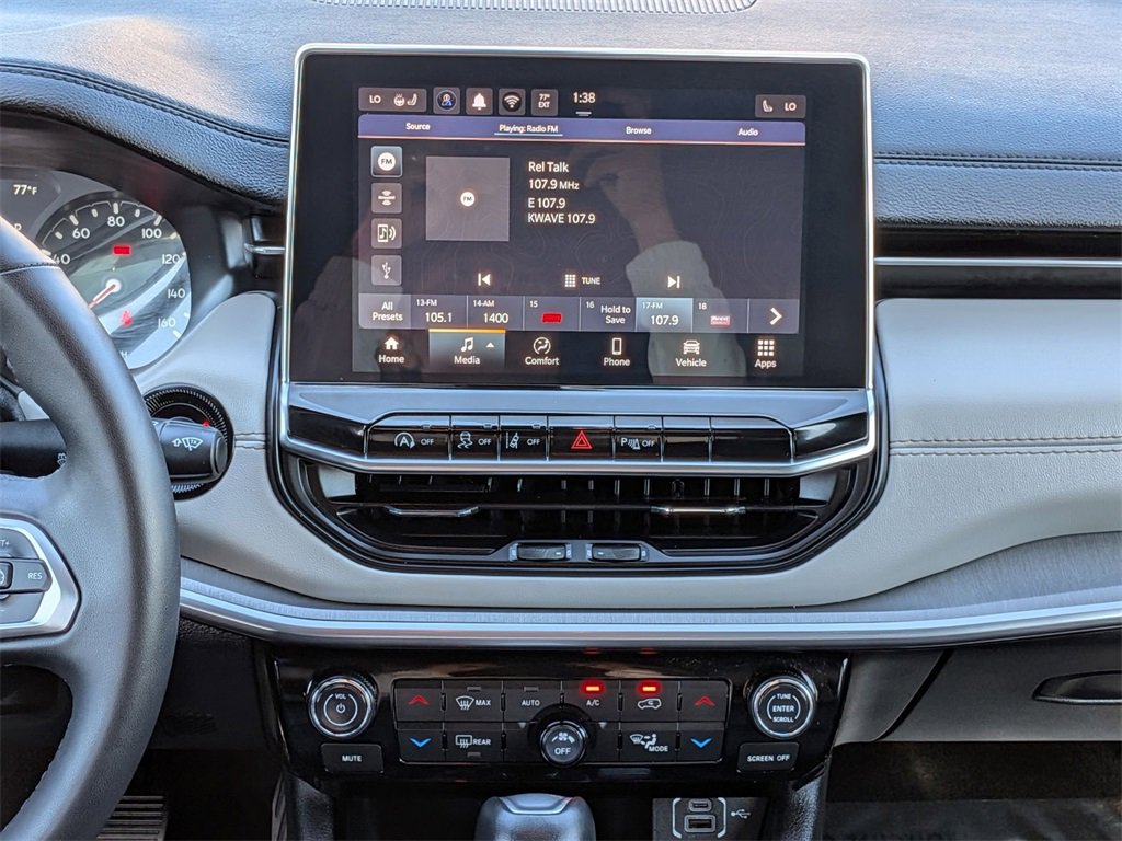 Used 2025 Jeep Compass Limited image 22