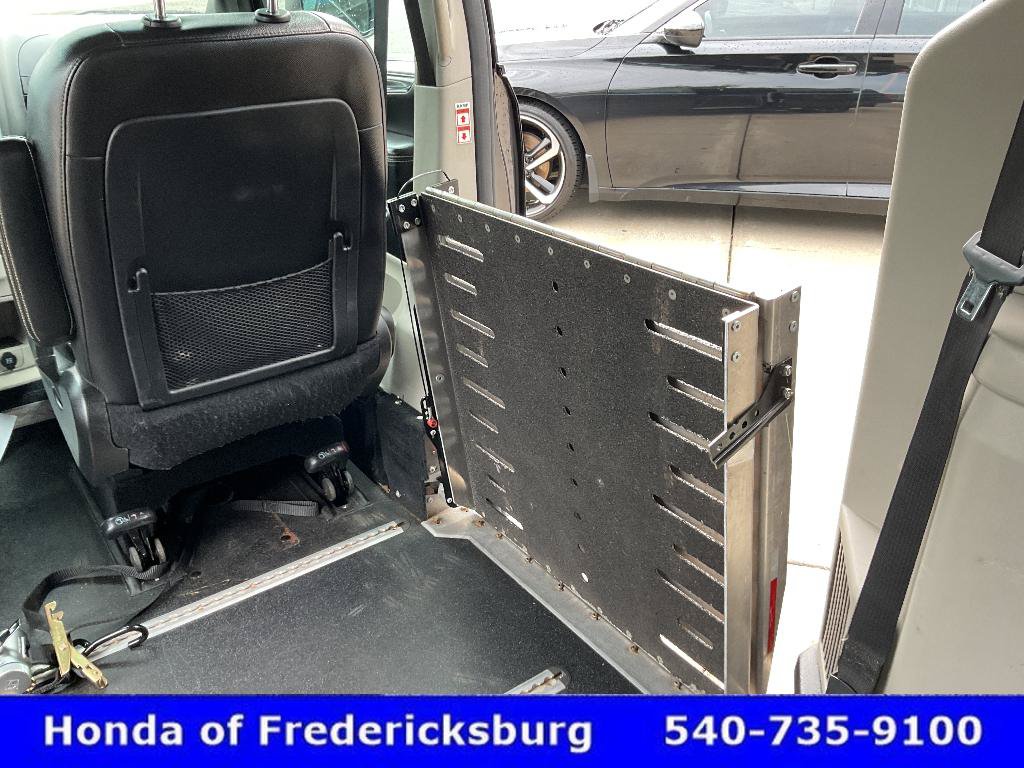 Used 2017 Dodge Grand Caravan SXT FWD image 23