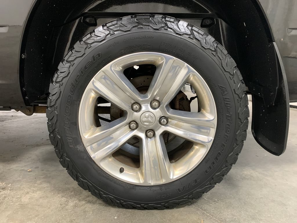 Used 2019 RAM 1500 Classic SLT w/ SLT Plus D←cor Group AWD/4WD image 5