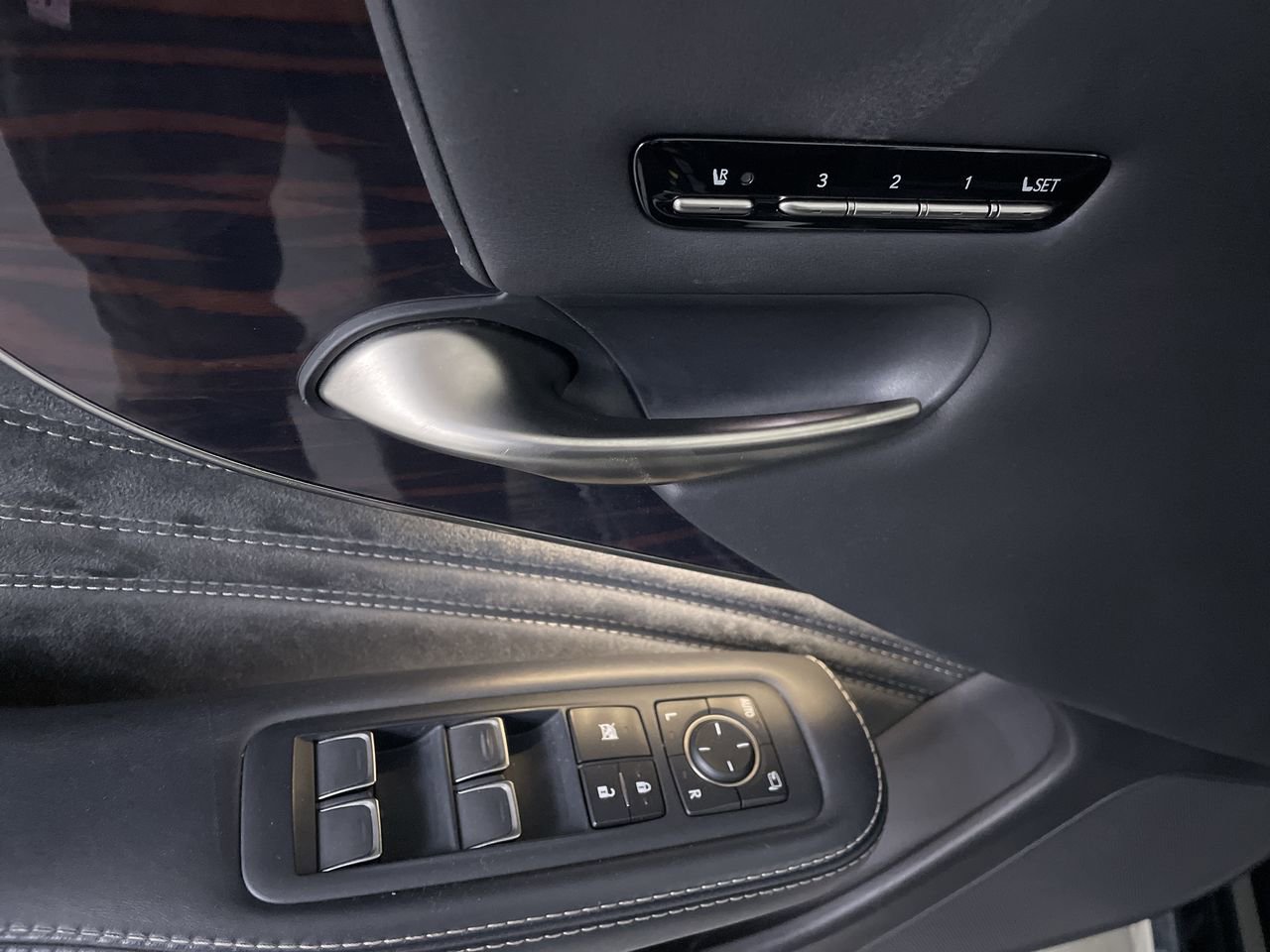 Used 2018 Lexus LS 500 AWD w/ Interior Upgrade Package image 11