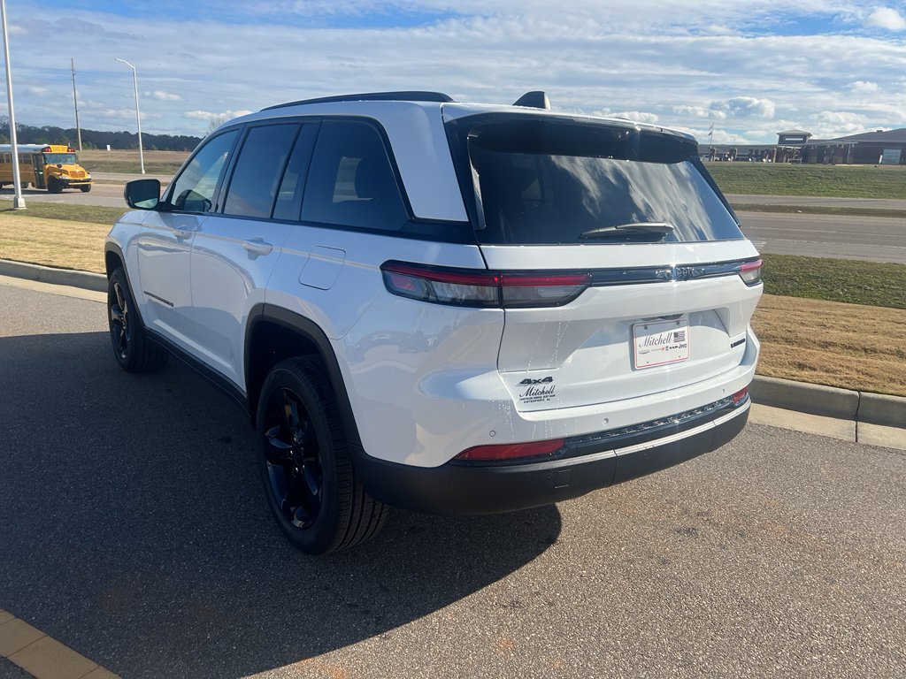 New 2025 Jeep Grand Cherokee Limited w/ Luxury Tech Group II AWD/4WD image 28
