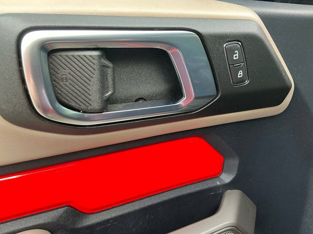 Used 2022 Ford Bronco Wildtrak image 16