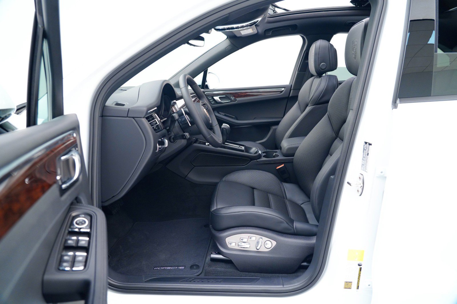 New 2026 Porsche Macan image 19