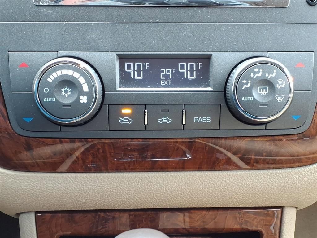 Used 2007 Cadillac DTS Luxury I w/ Trunk Convenience Package FWD image 15