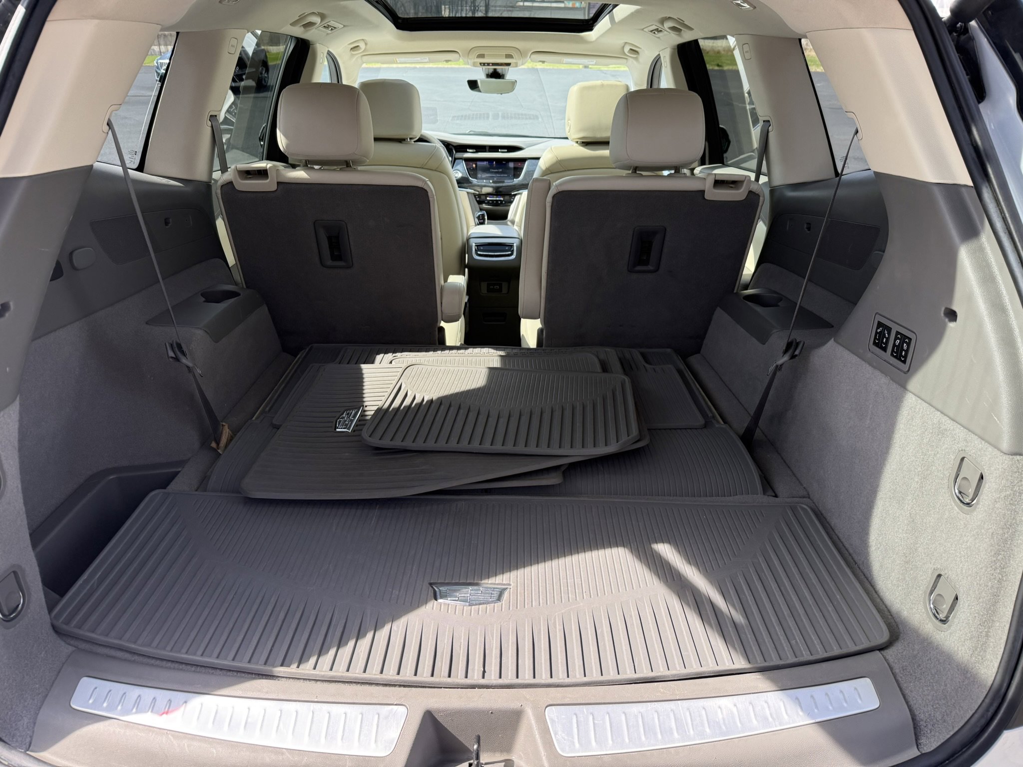 Used 2023 Cadillac XT6 Premium Luxury w/ Technology Package image 7