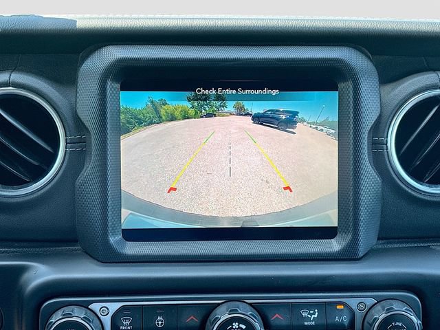 Used 2020 Jeep Wrangler Unlimited Sahara AWD/4WD image 32