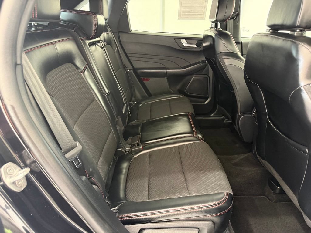 Used 2025 Ford Escape ST-Line Select AWD/4WD image 25