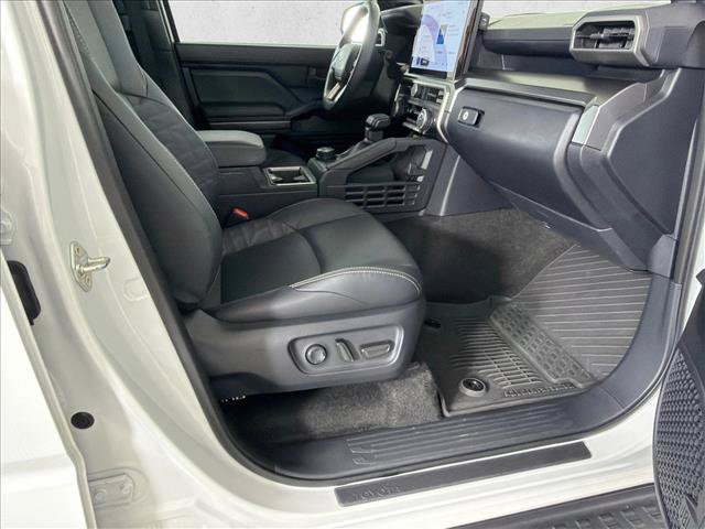 Used 2025 Toyota 4Runner TRD Off-Road Premium AWD/4WD image 13