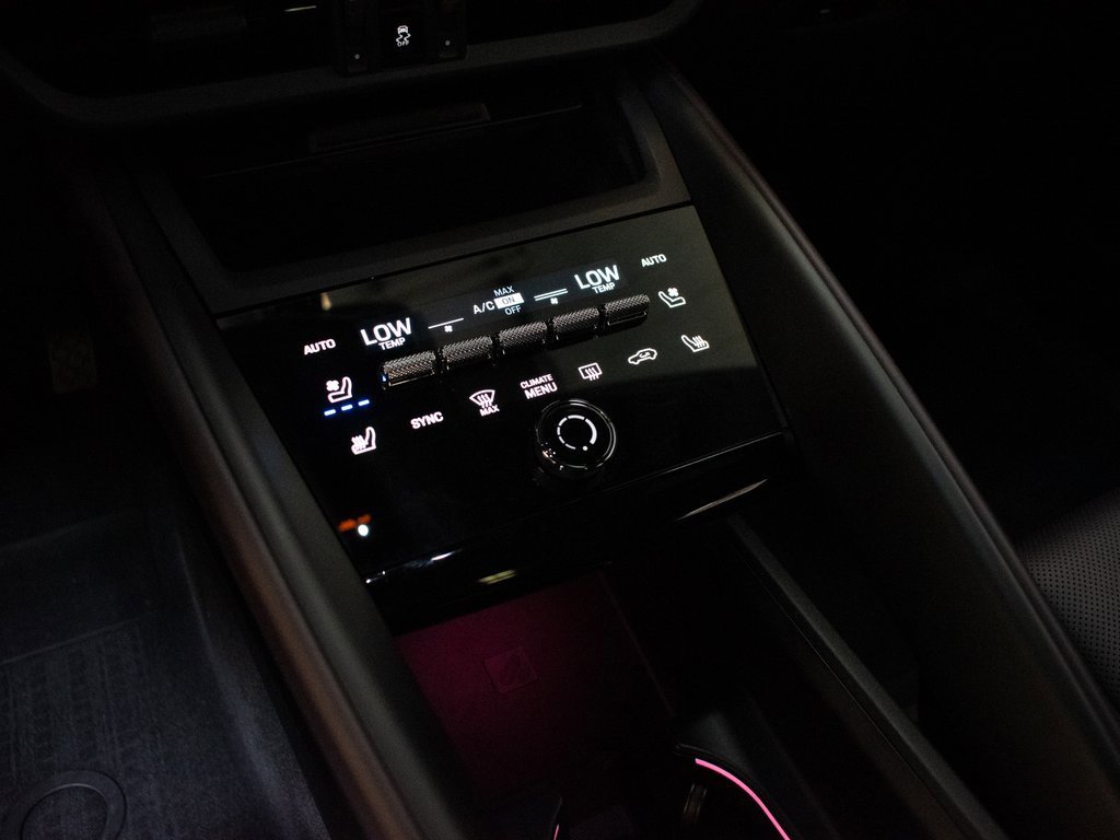 Certified 2025 Porsche Macan 4 Electric image 26