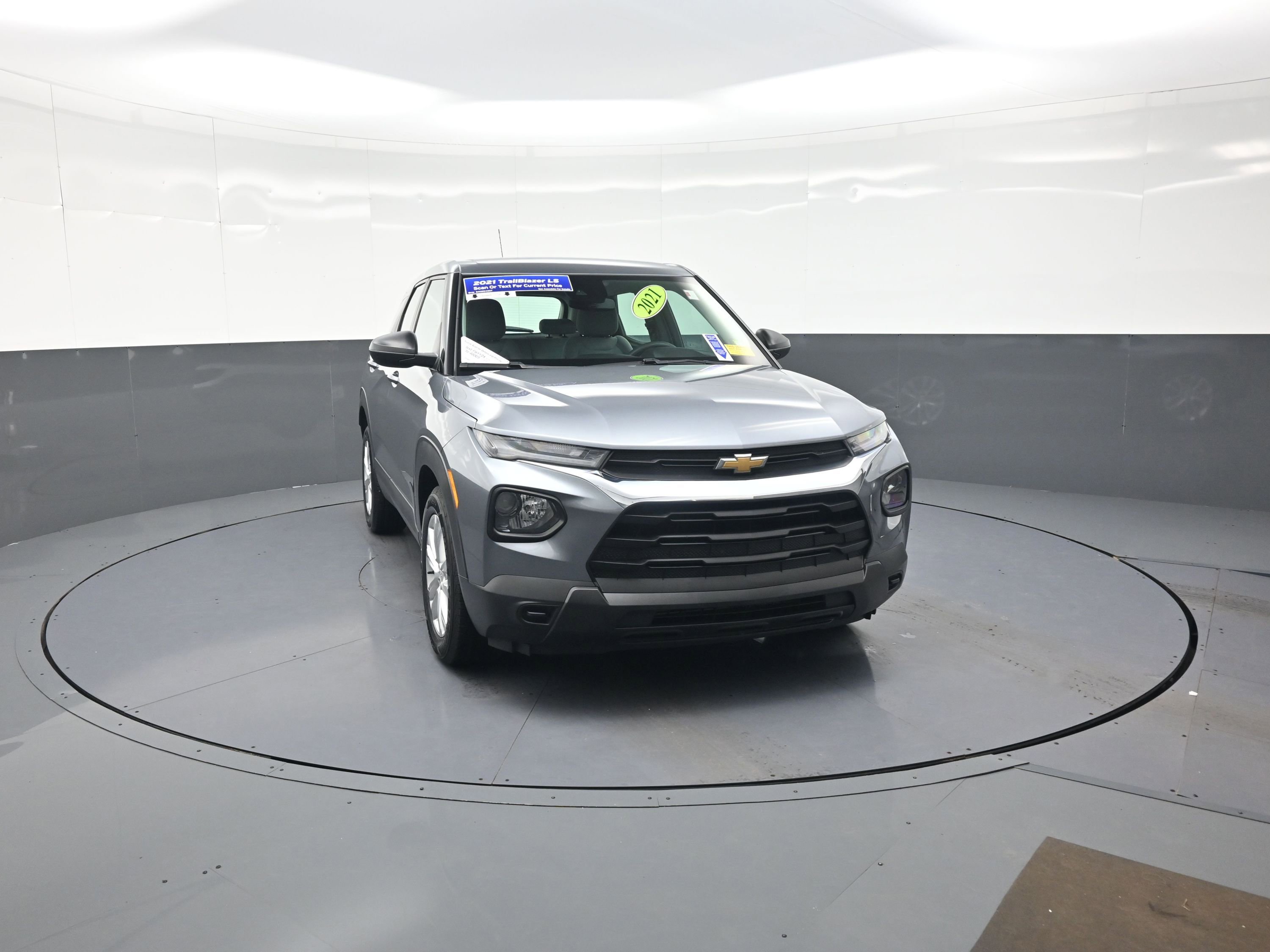 Used 2021 Chevrolet TrailBlazer LS FWD image 2