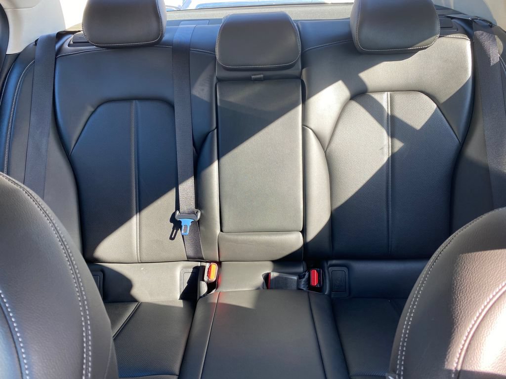 Certified 2025 Genesis G70 2.5T RWD image 36