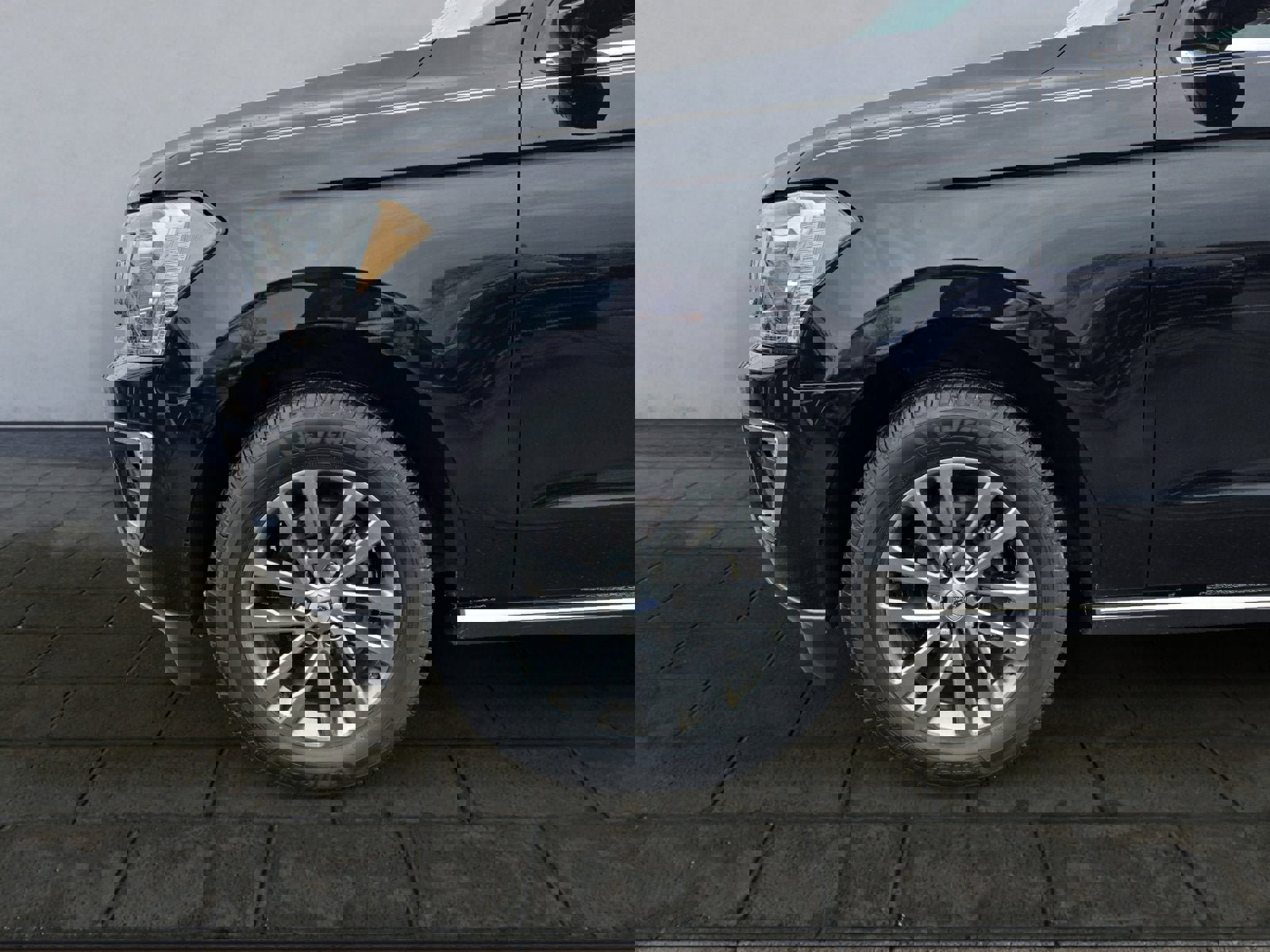 Used 2020 Ford Expedition Limited w/ Equipment Group 301A image 27