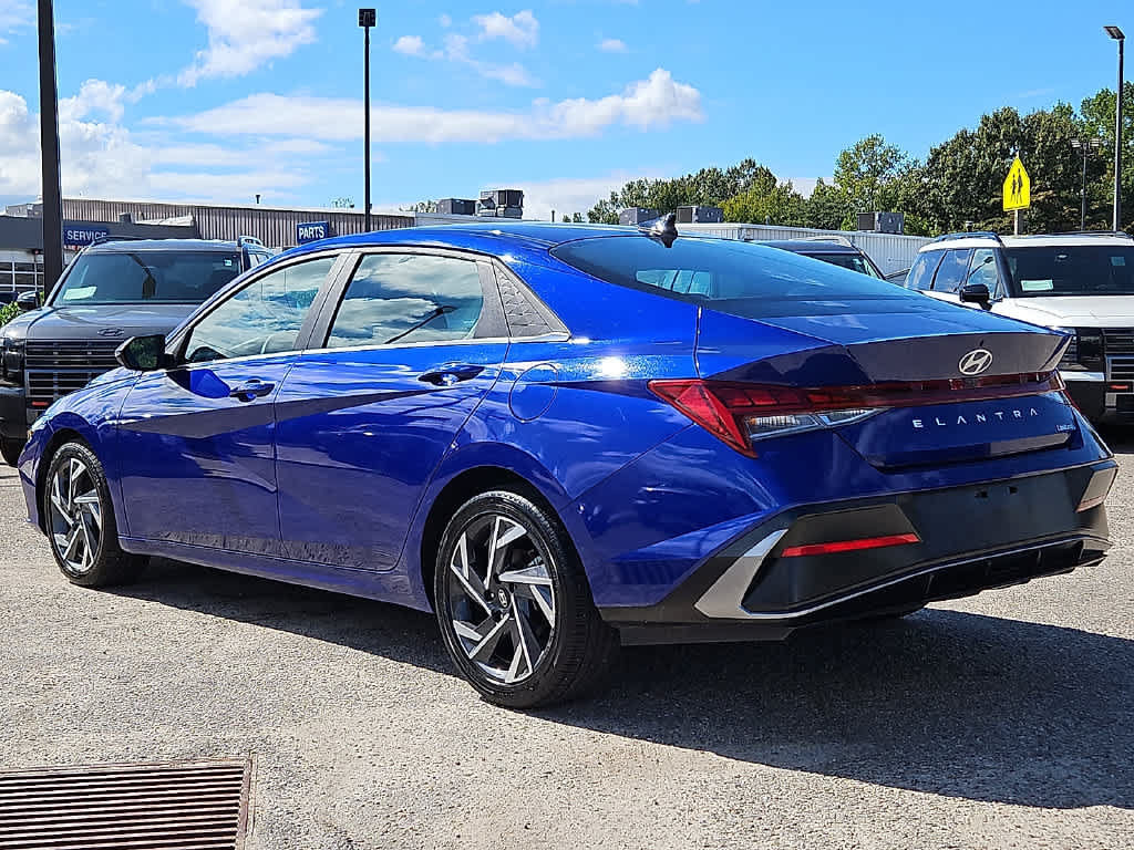 Used 2025 Hyundai Elantra Limited FWD image 6