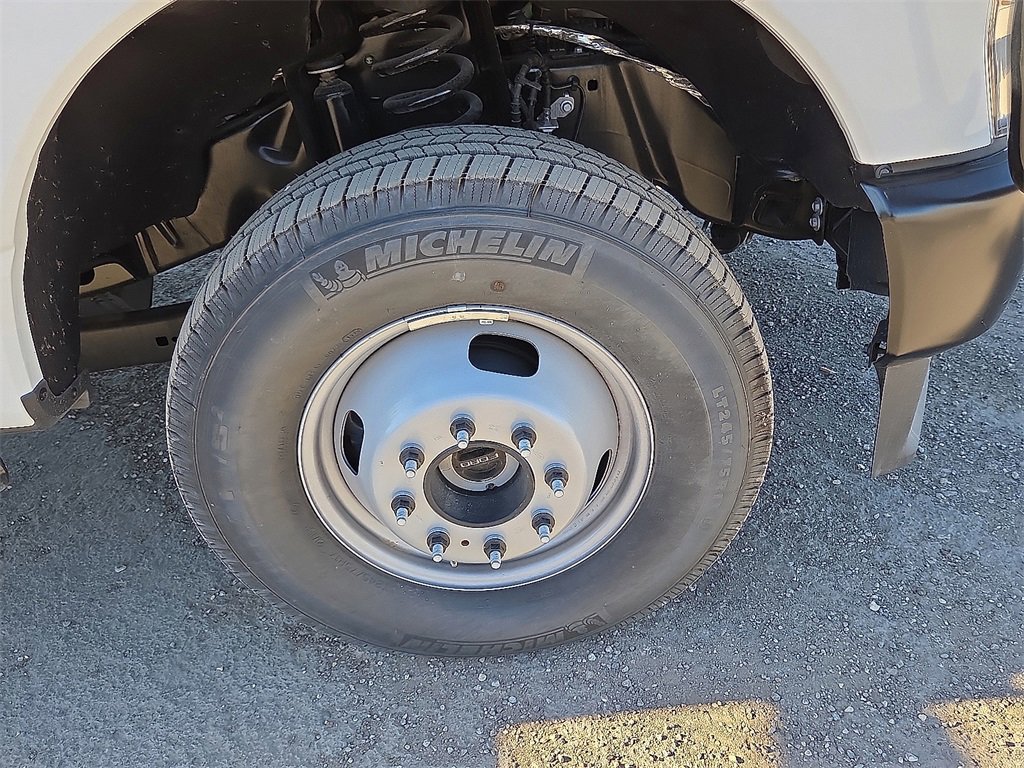 New 2025 Ford F350 XL image 9